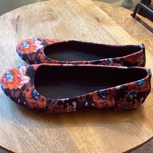 Easy Spirit e360 floral flats